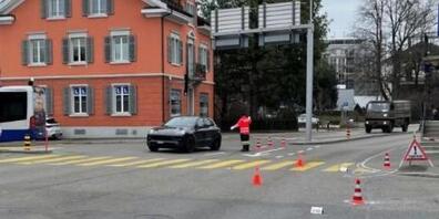 An dieser Kreuzung in Wetzikon wurde ein Fussgänger von einem Auto erfasst und schwer verletzt.