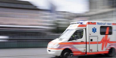 Eine 23-jährige E-Trottinettfahrerin musste am Dienstag nach einem Unfall in Chur ins Spital gebracht werden. (Symbolbild)