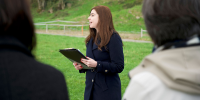 Simona Specker ist die neue künstlerische Leiterin der Freilichtbühne Rüthi: Mit dem neuen Stück wird am Fusse des Blattenbergs wieder ein aufwändig inszeniertes Spektakel geboten. 