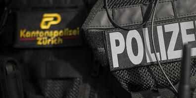 Ein falscher Polizist brachte eine Seniorin aus Pfäffikon um rund 100'000 Franken. Die echte Polizei warnt vor Schockanrufen. (Symbolbild)