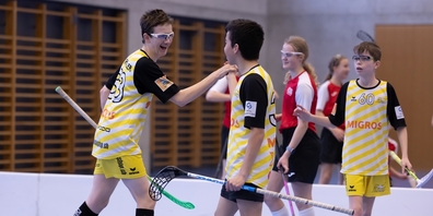 Spieler der Special Flames Kids freuen sich über eine gelungene Aktion.