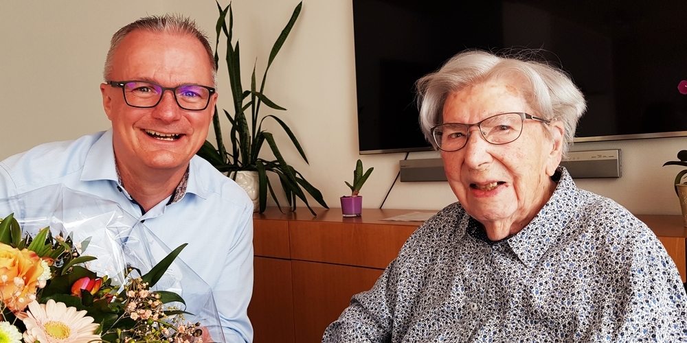 Gemeindepräsident Simon Diezi gratulierte Martha Looser zum 101. Geburtstag