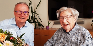 Gemeindepräsident Simon Diezi gratulierte Martha Looser zum 101. Geburtstag