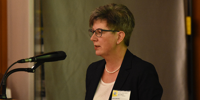 Präsidentin Anita Gähwiler führt durch die Versammlung der Regionalgruppe Wil und Umgebung.