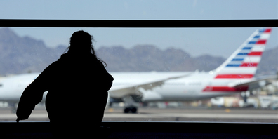 In den USA  hatte ein Mann mit Drohungen in einem Flugzeug Crew und Passagiere in Atem gehalten. (Symbolbild)