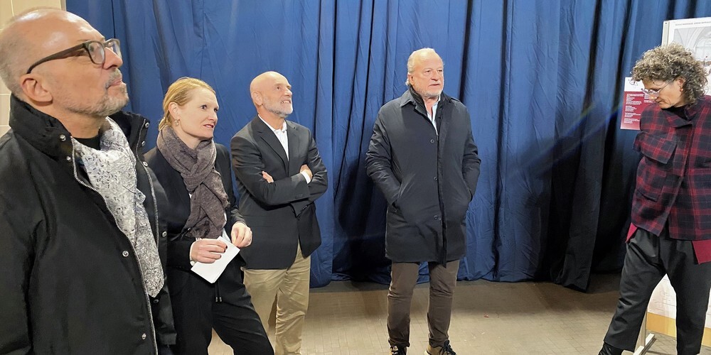 Sie stellten das Projekt vor (v.l.):  Michael Hauser, Ressortleiter Immobilien ref. Kirchenpflege, Gabriela Rothenfluh, Präsidentin Kreisschulbehörde Weidberg, die Stadträte André Odermatt und Filippo Leutenegger, sowie Ursula Müller vom Amt für  Städtebau.
