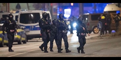 Die Polizei bringt mit einem Grossaufgebot die Lage unter Kontrolle.