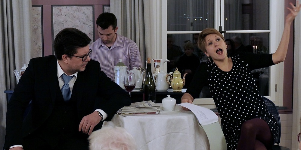 Drei grossartige Stimmen: vl. Clemens Morgenthaler (Schlendrian), Jonas Christian Bruder (Kellner und Rezitator), Anna Gschwend (Liesgen)