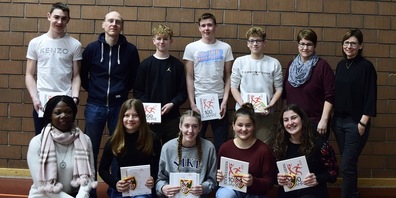 Hinten von links nach rechts : Neumitglieder Damian Balmer, Martin Deisenroth, Levin Schöbi, Luca Kobelt, Nico Anastasia, Ehrenmitglied Nadine Meier, Ehrenmitglied Murielle Walser. Vorne von links nach rechts: Neumitglieder Vida Hutter, Melinda Ruch, Jael Fusinato, Mia Lüchinger und Elvira Lecaj. Es fehlt Max Loher.