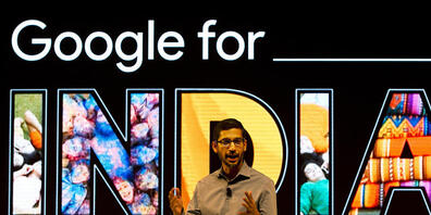 Google soll indische Android-Nutzer zur Internet-Suche mit seinen Apps drängen - im Bild CEO Sundar Pichai bei einer Konferenz in New Delhi. (Archivbild)