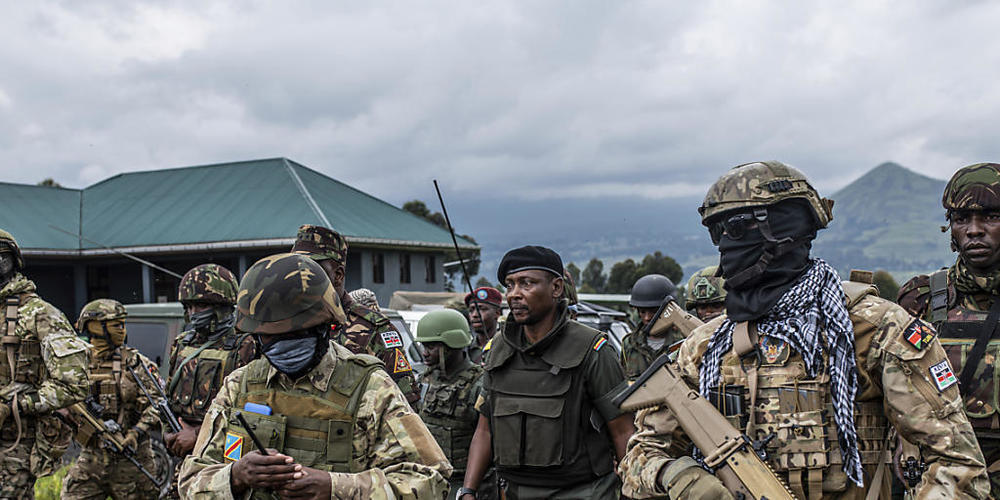 dpatopbilder - Willy Ngoma (M) ist Sprecher der M23-Bewegung Foto: Moses Sawasawa/AP/dpa