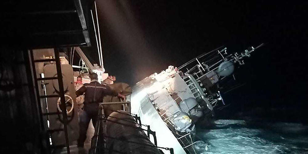 HANDOUT - Auf diesem von der thailändischen Marine zur Verfügung gestellten Foto ist das gesunkene Korvettenschiff HTMS Sukhothai vor der Küste der thailändischen Provinz Prachuap Khiri Khan zu sehen. Foto: Uncredited/Royal Thai Navy/AP/dpa - ACHT...