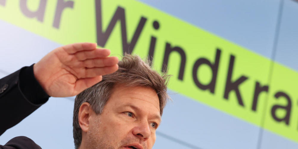Robert Habeck sagte der dpa: "Ich bin nicht unzufrieden, wie das mit dem Ausbau der Erneuerbaren gerade läuft." (Archivbild)