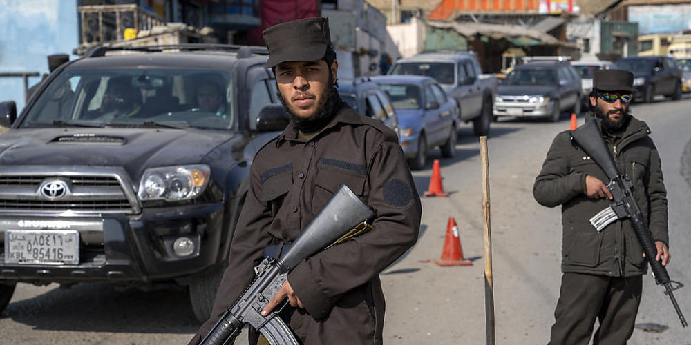 Sowohl der IS als auch die Taliban gehören dem sunnitischen Islam an. Allerdings sind beide miteinander verfeindet. (Im Bild: Taliban-Kämpfer) Foto: Ebrahim Noroozi/AP/dpa