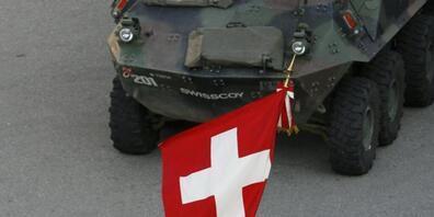 Ein SWISSCOY-Kontingent bei der Fahnenübernahme. (Archivbild)