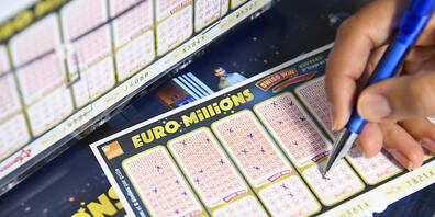 Ein glücklicher Gewinner oder eine glückliche Gewinnerin hat die richtige Kombination in der Euromillions-Lotterie gefunden und nimmt 26,73 Millionen Franken mit nach Hause. (Symbolbild)