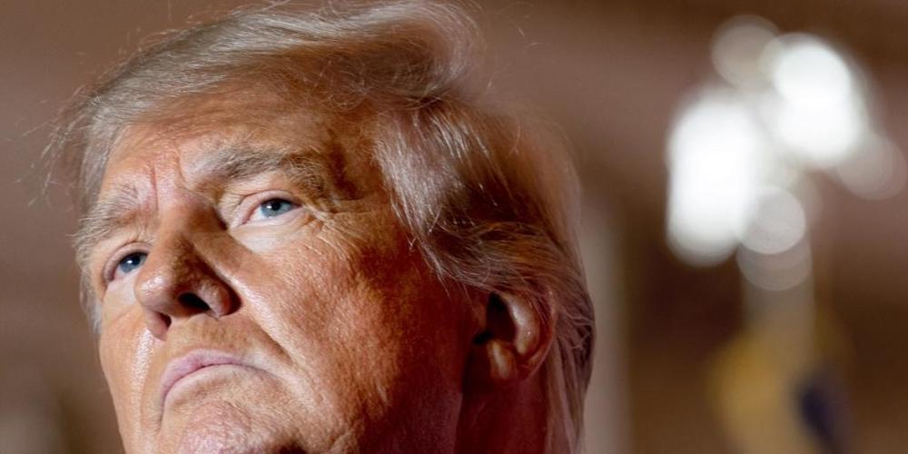 ARCHIV - Der ehemalige US-Präsident Donald Trump in seinem Anwesen Mar-a-Lago. Foto: Andrew Harnik/AP/dpa