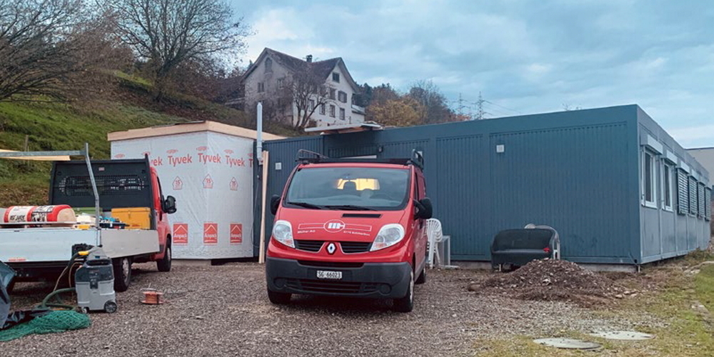 Der Ersatzneubau des Sanitärcontainers wird in den nächsten Wochen fertiggestellt und die Unterkunft ist dann bezugsbereit.