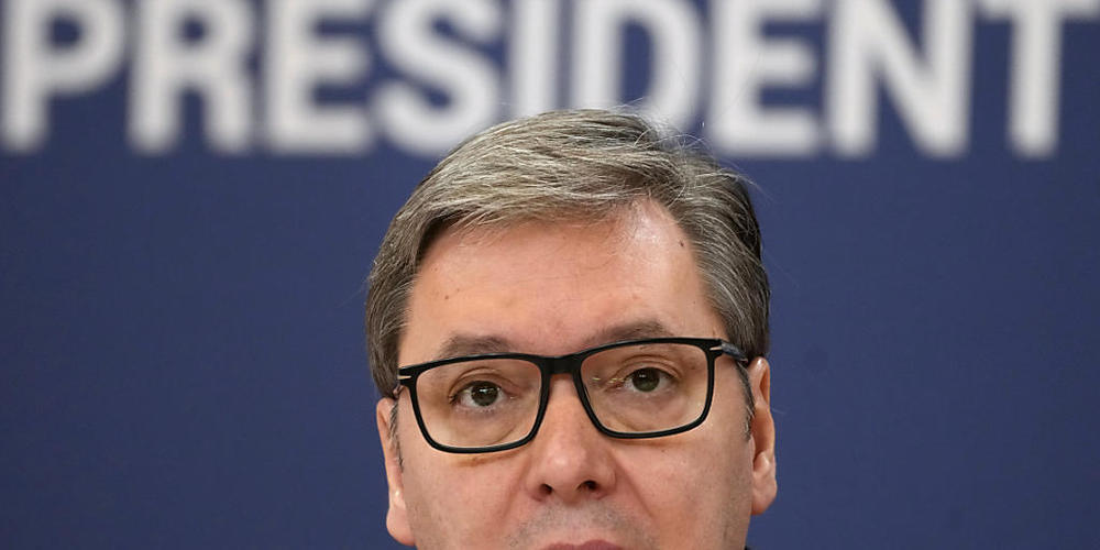 Inmitten des sich verschärfenden Konflikts zwischen Serbien und dem Kosovo zeichnet sich für die seit 19  Tagen andauernden Strassenblockaden eine Lösung ab. Die Serben werden am Donnerstag in der Früh mit dem Abbau der Barrikaden beginnen, kündig...