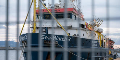 ARCHIV - Das Seenotrettungsschiff «Sea-Watch 3» im Hafen von Reggio Calabria in Italien. Foto: Paul Lovis Wagner/Sea-Watch/dpa - ACHTUNG: Nur zur redaktionellen Verwendung und nur mit vollständiger Nennung des vorstehenden Credits