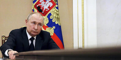 ARCHIV - Präsident Wladimir Putin hat seine Unterschrift unter eine Gesetzesverschärfung im Falle von Sabotage oder Unterwanderung gesetzt. Foto: Mikhail Klimentyev/Pool Sputnik Kremlin/AP/dpa - ACHTUNG: Nur zur redaktionellen Verwendung im Zusamm...