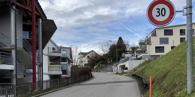 Tempo-30-Schild an der Kreuzung Rickenstrasse/Bürgstrasse in Neuhaus in Richtung Bürg. (Archivbild)