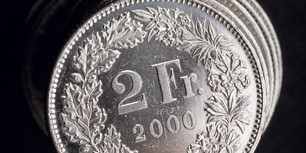 Mit den Devisenverkäufen will die Nationalbank den Franken stark halten. (Archivbild)