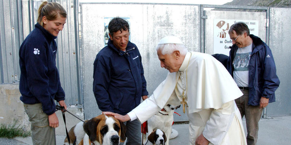 Privater Ferienabstecher von Papst Benedikt XVI. Mitte Juli 2006  in Martigny VS. Er stattete der Fondation Barry einen Besuch ab. Einen offiziellen Besuch des deutschen Pontifex maximus in der Schweiz  gab es hingegen nie. (Archivbild)