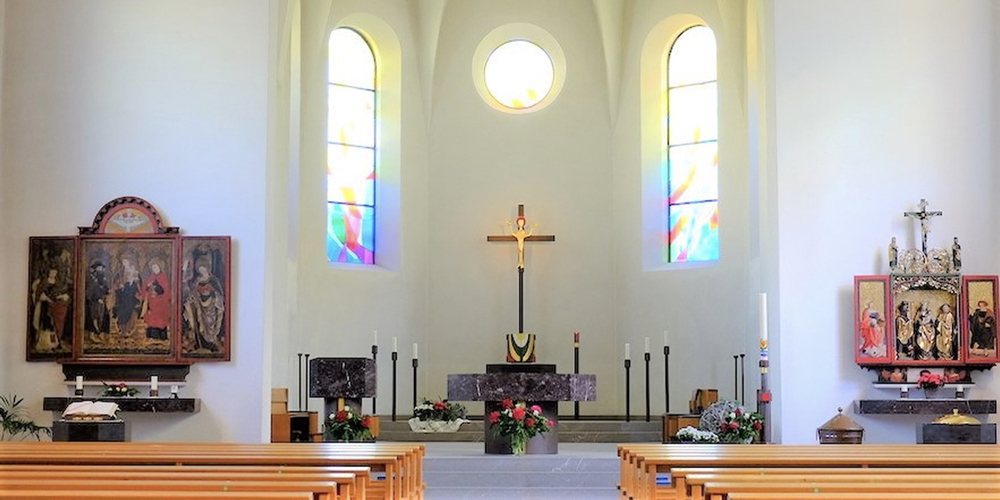 Ein stimmiger Konzertrahmen: Der lichtvolle Chor der Kirche St. Antonius.