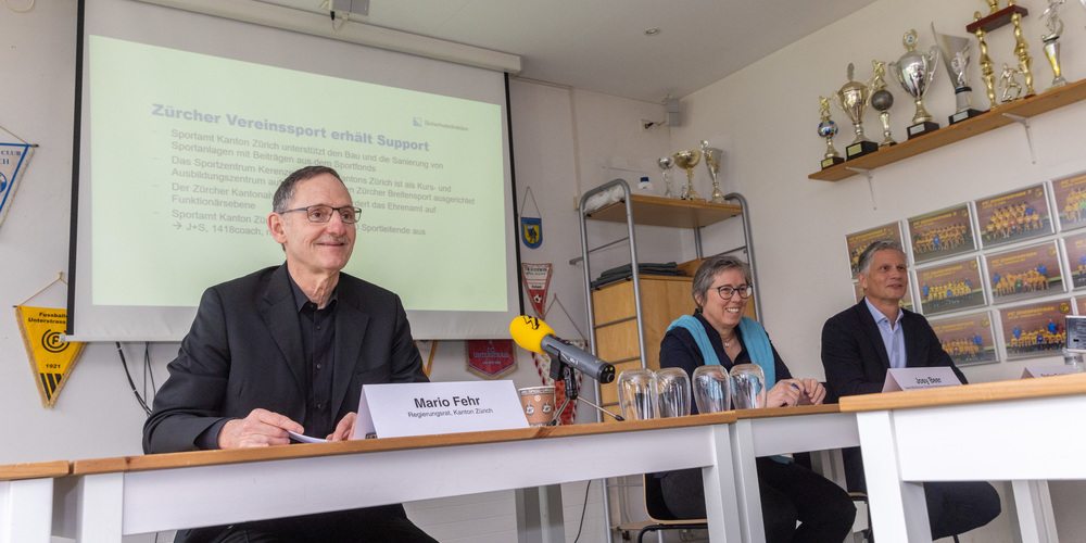 Der Kanton Zürich mit seinem Sportminister Mario Fehr unterstützt seine Sportvereine mit dem neuen Angebot «18plus coach». Dazu fand heute eine Medienkoferenz im "Taläntschuppe", dem Clubhaus des FC Unterstrass statt. 