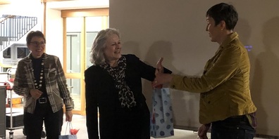 An der Neujahrsbegrüssung der SP Gossau-Arnegg sprachen Ständeratskanididatin Barbara Gysi (rechts) und Schwalben-Geschäftsleiterin Karin Schiess (links).