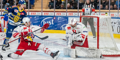 Die SCRJ Lakers mit Robin Meyer im Tor unterliegen dem HC Davos in einem eng umkämpften Spiel.