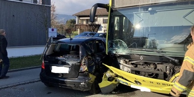 Beide Unfallgegnerfahrzeuge wurden erheblich beschädigt