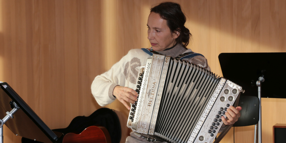 Isolde Gmeiner wird wieder mit dem Akkordeon auftreten.