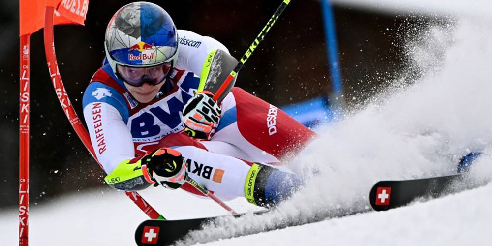 Kurventechnik in Perfektion: Ski-Champ Marco Odermatt auf dem Weg zum Sieg am Chuenisbärgli