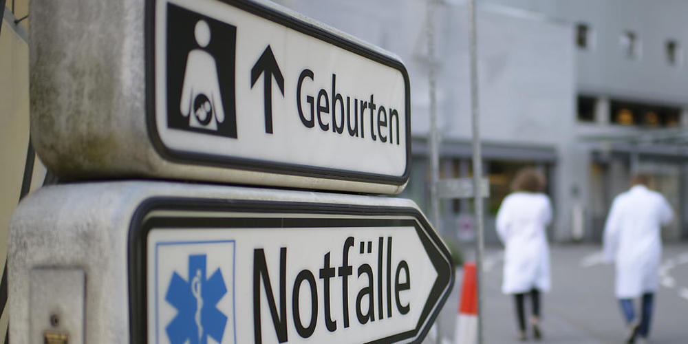 Der Kanton St.Gallen soll wegen des Pflegenotstands Mittel sprechen, mit denen die Arbeitsbedingungen des Personals verbessert werden könnten. (Symbolbild)