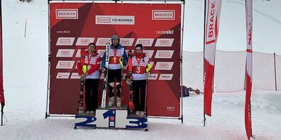 Elyssa Kuster (mit der Nummer 1)  wurde Schweizer Juniorenmeisterin im Slalom .