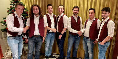 «Neues Jahr, neues Glück»: Yannik Züst, Jannis Tschann, der neue Präsident Martin Meli, Simon Bärtsch, Ramon  Wälti, Yannik Schneider und Dario Marquart (von links).