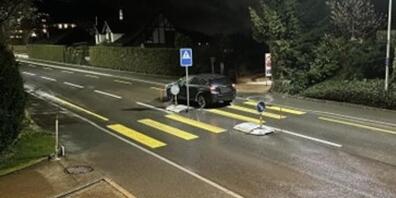 Auf diesem Fussgängerstreifen in St. Gallen ist am Freitagabend ein Mann von einem Auto angefahren und verletzt worden.