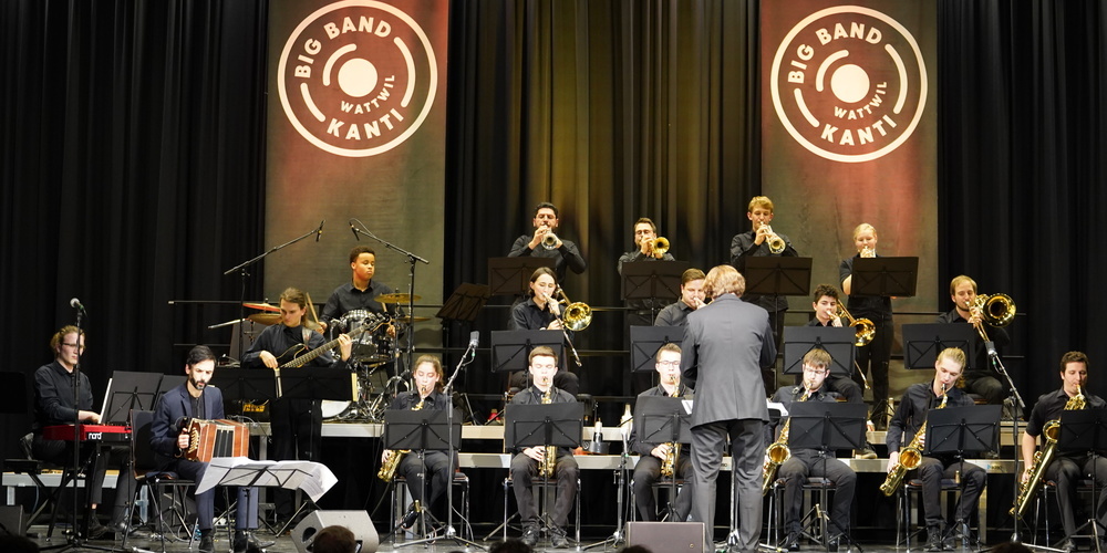 Big Band Kanti Wattwil beim Konzertauftritt.