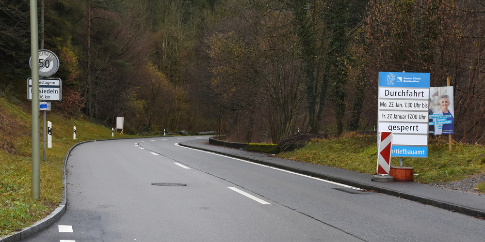 Während fünf Tagen bleibt die Einsiedlerstrasse zwischen Wädenswil und Richterswil wegen Forstarbeiten gesperrt.