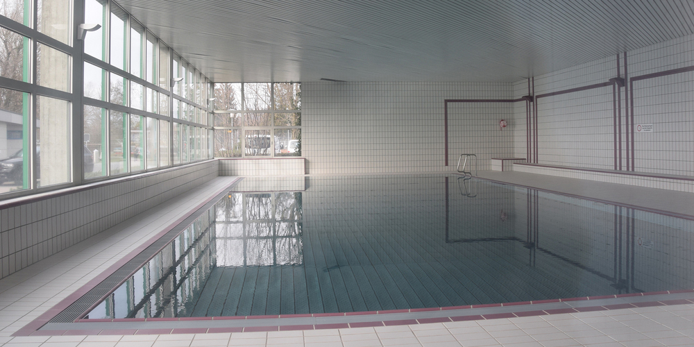 Das Hallenbad Seefeld in Lachen ist seit vergangener Woche wieder geöffnet.