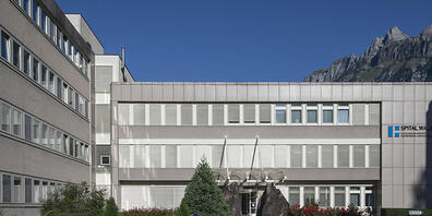 Die Spitalregion "Rheintal Werdenberg Sarganserland" führt das Spital in Walenstadt nicht mehr. Deshalb müsse das Einzugsgebiet angepasst werden, wird in einem Vorstoss verlangt. (Archivbild)