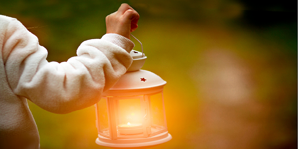 Der Gommiswalder «Laternli-Umzug» für Kinder wird vom unteren Teil des Friedhofs in Richtung Haslewäldli führen. (Symbolbild)