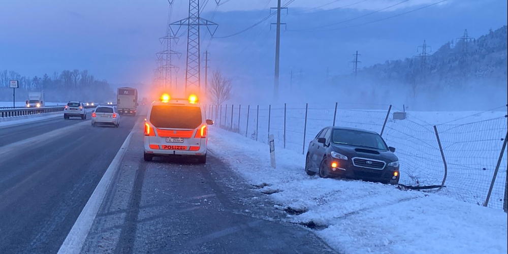 Achtung rutschig – die Fahrt endete im Wildzaun. 