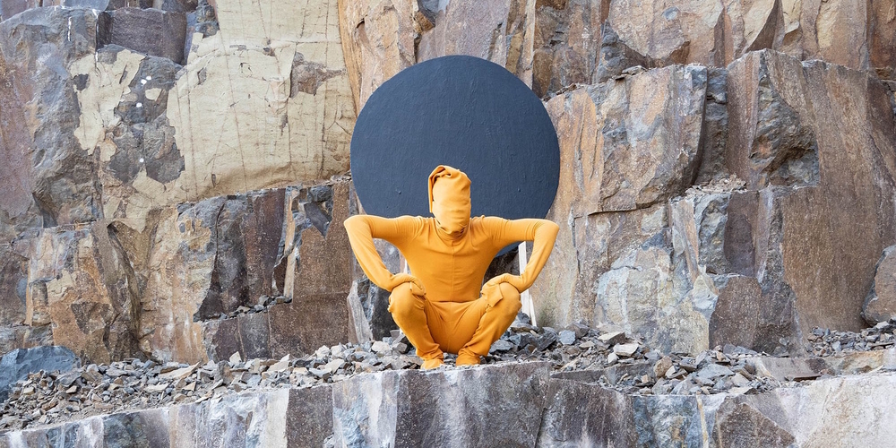 Werkbeitrag «nobody is perfect», 2021/2022, von Andy Storchenegger, bildender Künstler, und Guang-Xuan Chen, Tänzer aus Taiwan.
