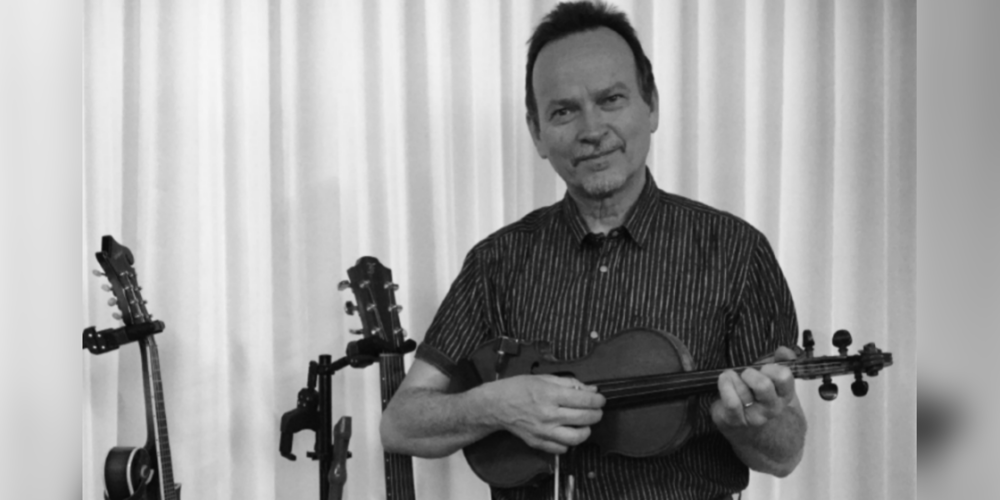 Ruedi Eicher beendet seine Atelierzeit mit einem Konzert.