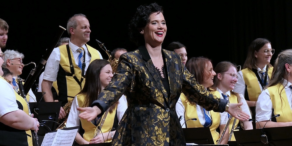 Dirigentin Katja Weber und ihre Musiker von der MV Konkordia Au gestalteten einen vergnüglichen Unterhaltungsabend