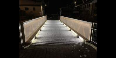 Der «Fussgängersteg Dorfstrasse» wurde instandgestellt und modernisiert.