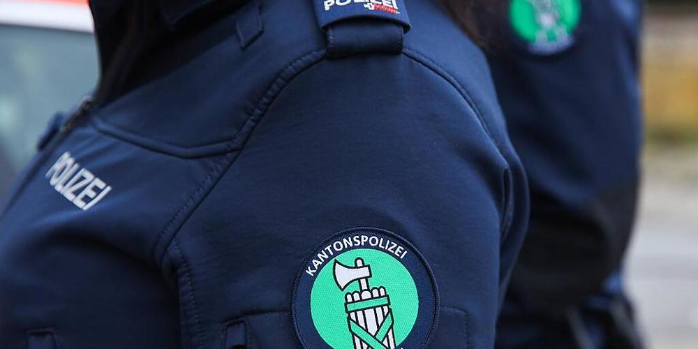 Bei den Ermittlungen der Polizei stellte es sich heraus, dass es beim Überfall in Grabs um Marihuana und nicht um Geld gegangen war. (Symbolbild)